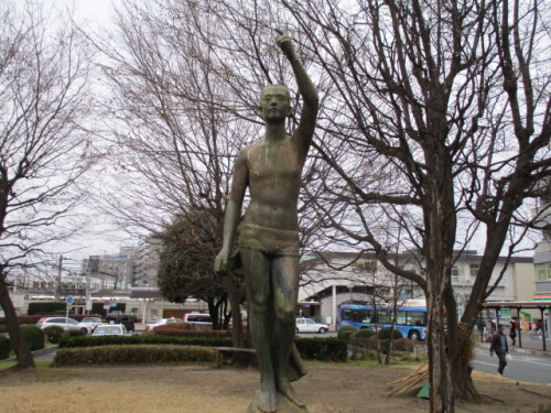 「仰」の像
