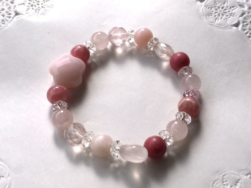 私物　ピンクのブレスレット