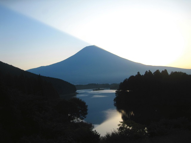 03富士山の影.JPG