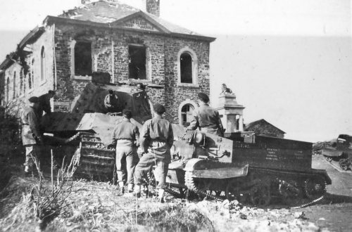 German_Tiger_2_tank_and_Bren_Carrier_La_Gleize_Belgium.jpg