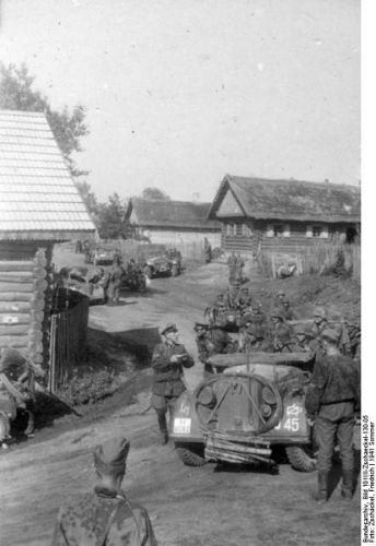 413px-Bundesarchiv_Bild_101III-Zschaeckel-130-05,_Russland,_Fahrzeuge_der_SS-Division__Das_Reich_.jpg
