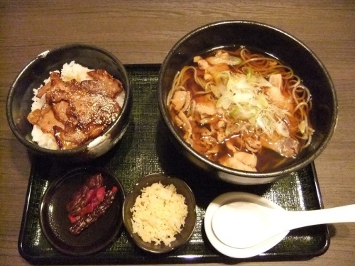 波瀾万丈白樺店＠帯広のかしわそば＋ハーフ豚丼20121109.JPG