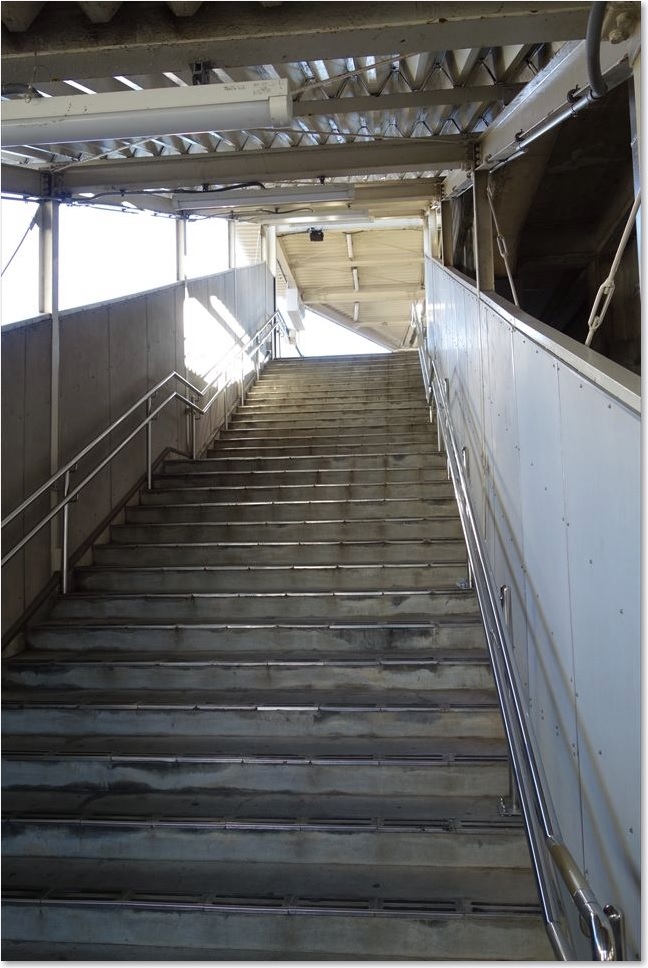 34階段を昇ると