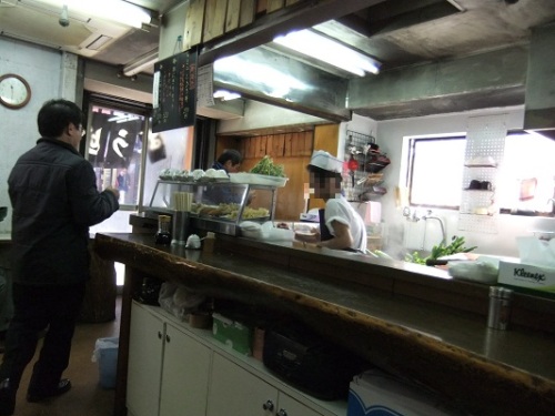 綾瀬４丁目・越後そばの店内20120212.JPG