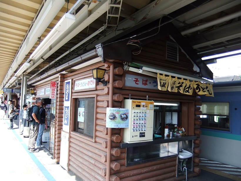 丸政＠小淵沢駅ホーム20120909.JPG