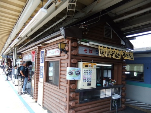丸政＠小淵沢駅ホーム20120909.JPG