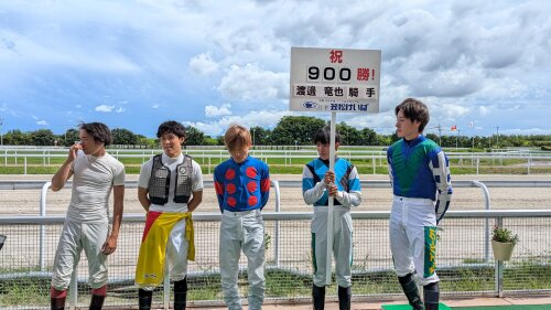 渡邊竜也９００勝セレモニードラゴンｂ.jpg