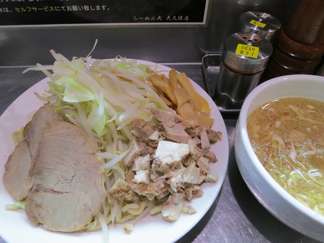 20130723_らーめん大_大久保店_塩つけ麺にこま切れ豚、メンマ＆ねぎweb.JPG