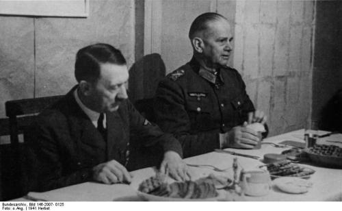 Bundesarchiv_Bild_146-2007-_0125,_Russland,_Hitler_und_Reichenau.jpg