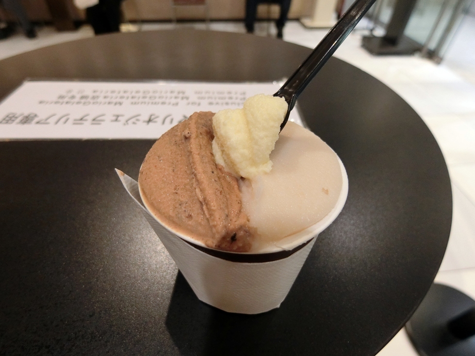 マリオジェラテリア　白桃水ようかん・クッキーチョコチップ.JPG