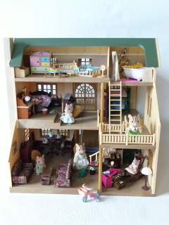 緑の丘のすてきなお家