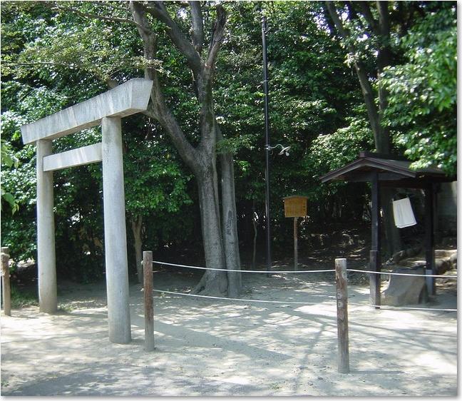 27こちらが山神社