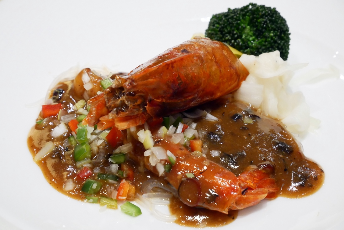 桂花苑　海老づくしディナー～味わいつくす海老の魅力～　カラピネーロ　黒豆ソース煮込み.JPG