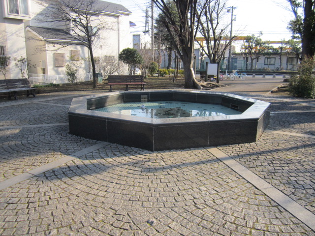 八角広場の噴水