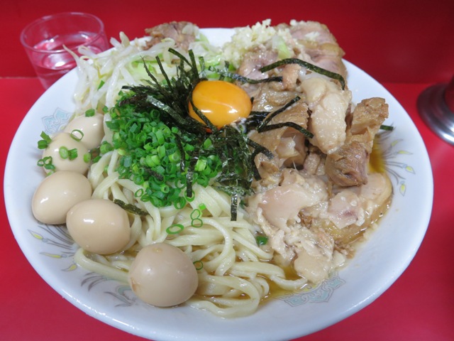 20121101_ラーメン二郎西台駅前店_油そば豚生玉子味付うずらweb.JPG