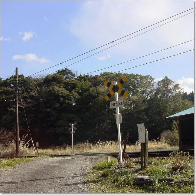 05田舎の踏切.JPG