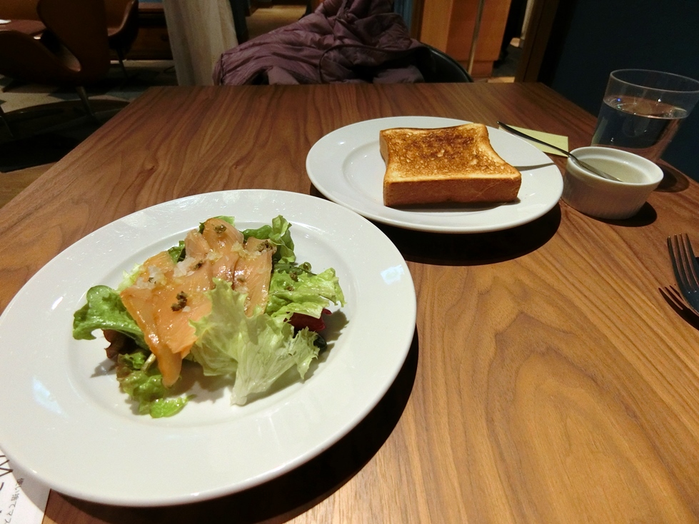 ＣＥＮＴＲＥ　'24.03スモークサーモンのサラダ＆トースト.JPG