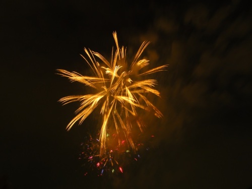 淀川花火大会2017_飛び散る火花.JPG