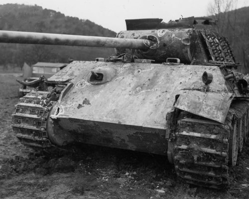 7th_Army_Experiments_on_captured_german_Panther_tank_France_1945.jpg