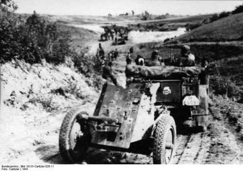 Bundesarchiv_Bild_101III-Cantzler-026-11,_Russland,_motorisierte_Einheit.jpg
