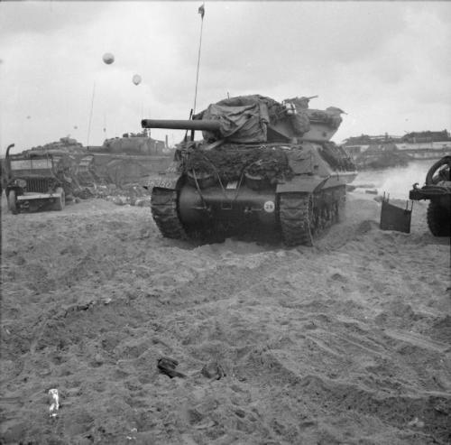 D-day_-_British_Forces_during_the_Invasion_of_Normandy,_6_June_1944_B5086.jpg