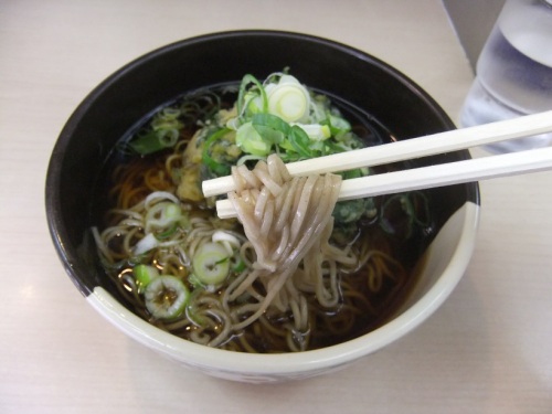 大橋や＠西新宿の春菊天そば２