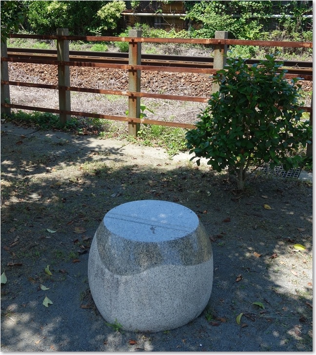 05こちらはイス？