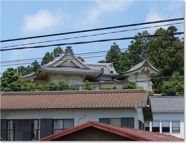 52ホームから見える神社？R