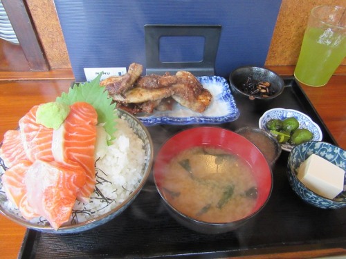 20170927_魚菜はざま - メカジキ定食小丼ぶり付き、サーモン丼のライス大.JPG