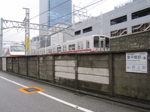 業平橋駅構内に留置中の「りょうもう」