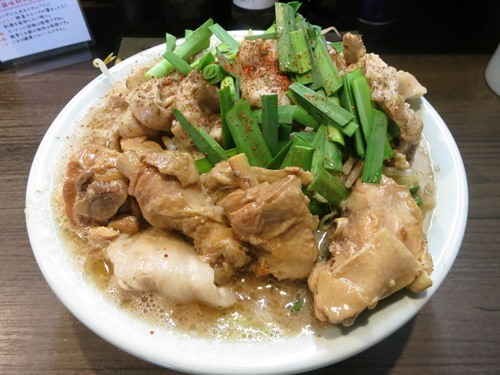 20140529_四麺燈「豚バラのあんかけソースと鶏ももの黒コショウ煮」web.JPG