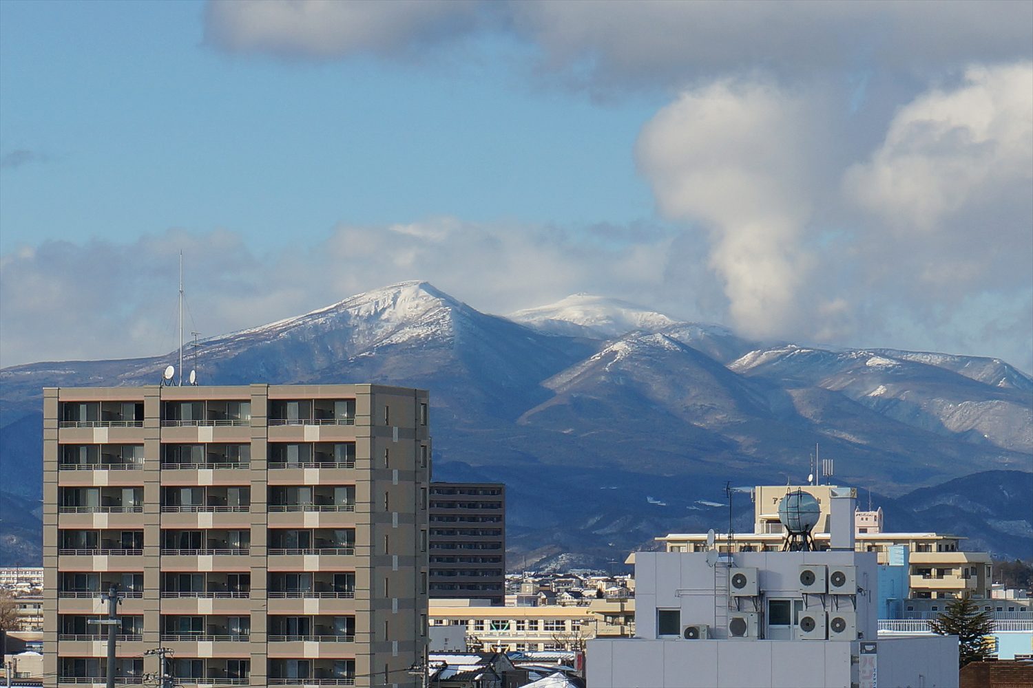 DSC00449雪晴れの安達太良山.jpg