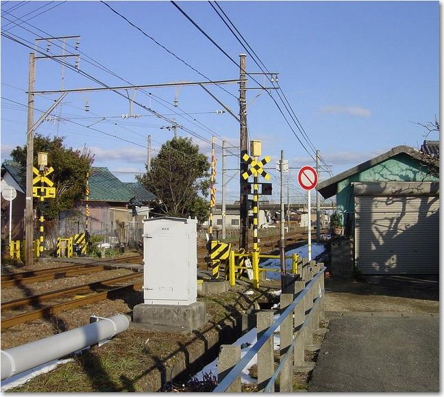 06渡るしかない踏切