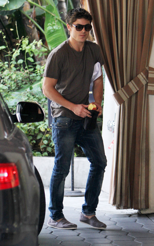 zac-effron-diesel-jeans.jpeg