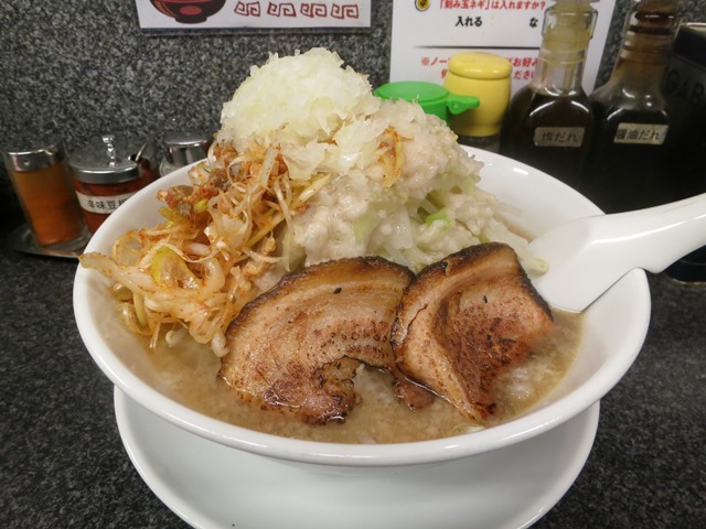 20141020_らうめんさぶ郎_正油豚2枚に辛口チャーシューねぎ.JPG