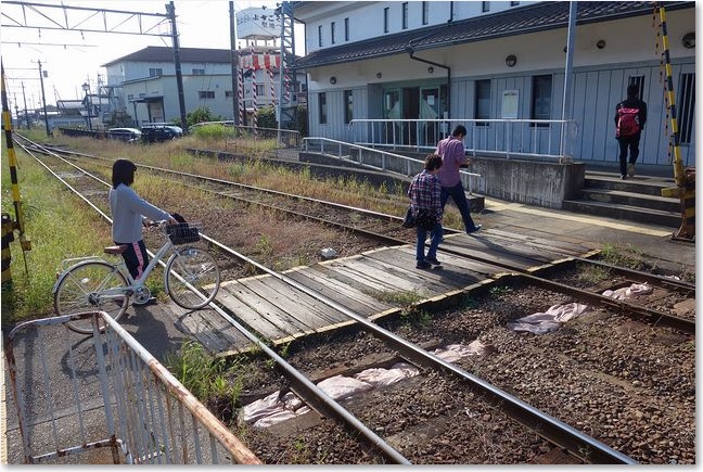 02構内踏切