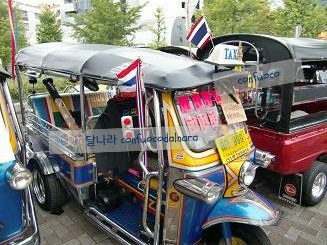 thai tuktuk 1.jpg