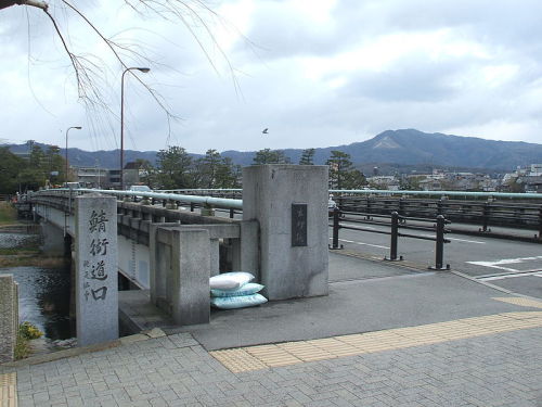 800px-Kyoto_Demachi_bridge.jpg
