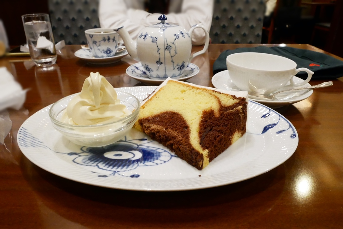 銀座和館　椿屋茶房　マーブルシフォンケーキ・ソフトクリームセット.JPG