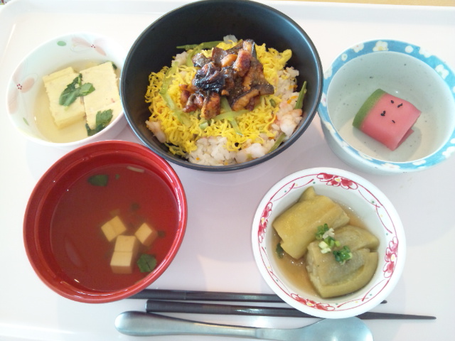 鰻ちらし.jpg