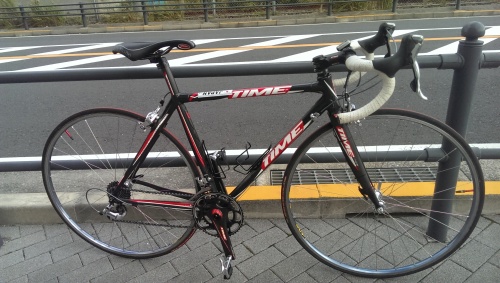 自転車の前輪が曲がった