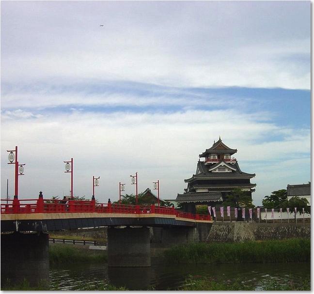 55橋と天守.JPG