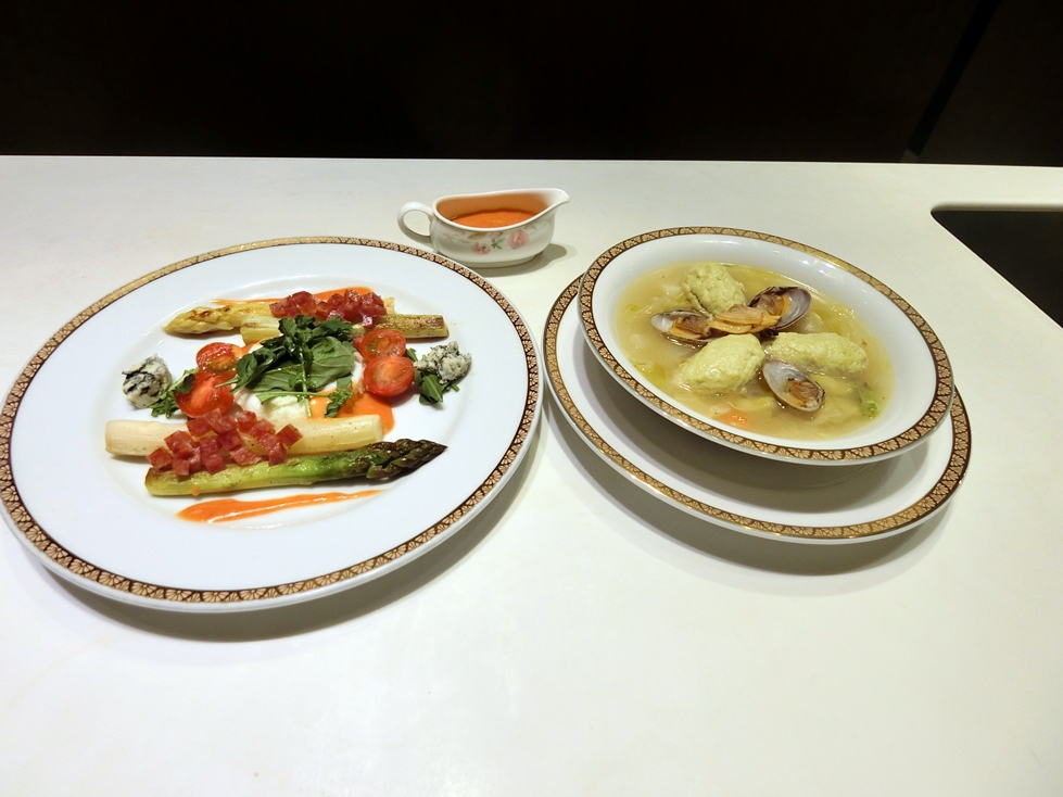 グリーン＆ホワイトアスパラガスのブレゼ・鶏胸肉のクネルと浅利のスープ.JPG