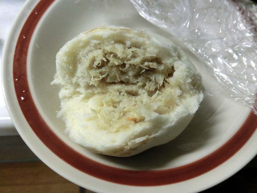 函館カネニ　かにまん　海鮮しらすまん