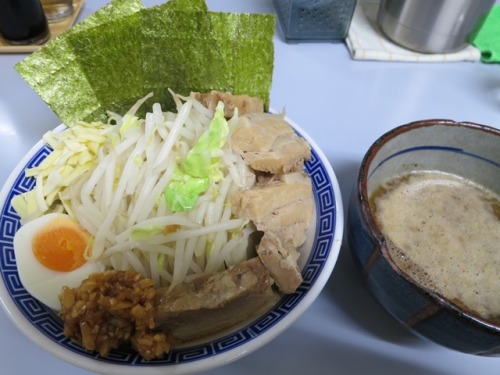 20130517_鶏とふじ極太塩つけ麺に小豚、つけ麺用野菜web.JPG