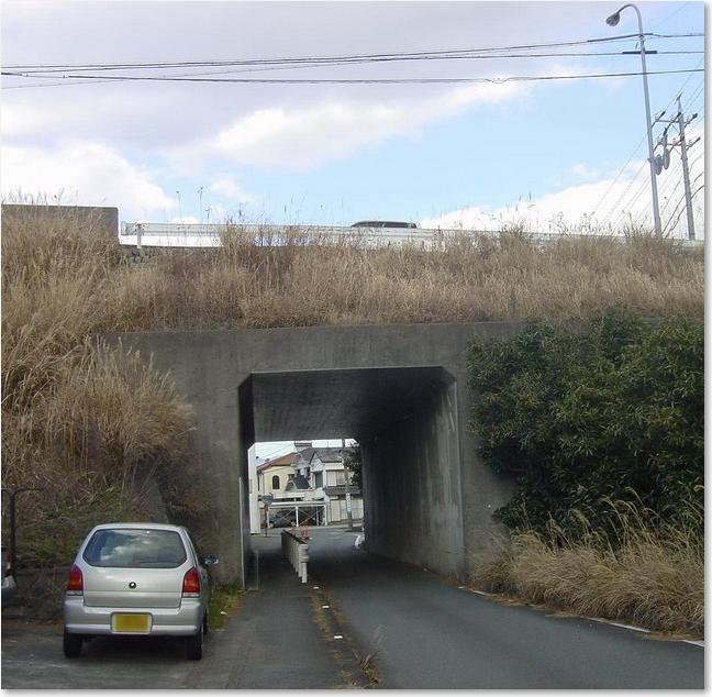 18道路をくぐる