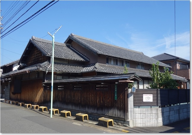 32板塀のお屋敷