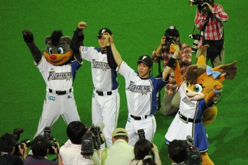 2013.6.1 FvsD レフスタにあいさつ.JPG