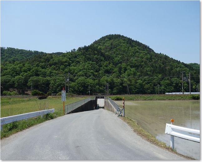 18その先は架道橋