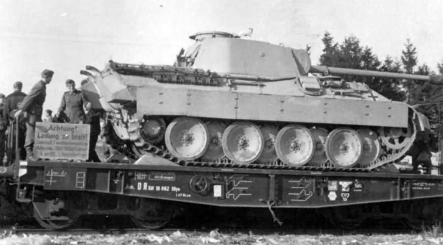 Panther_ausf_D_tank_on_railcar.jpg